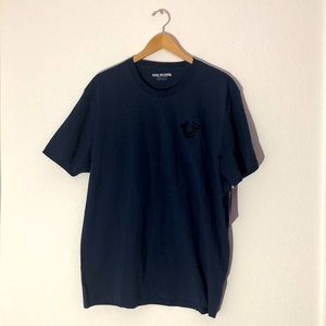 TRUE RELIGION T-shirt.